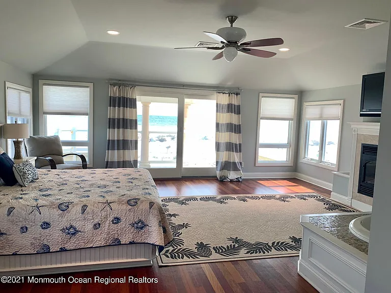 919 N Ocean Ave — Photo 29