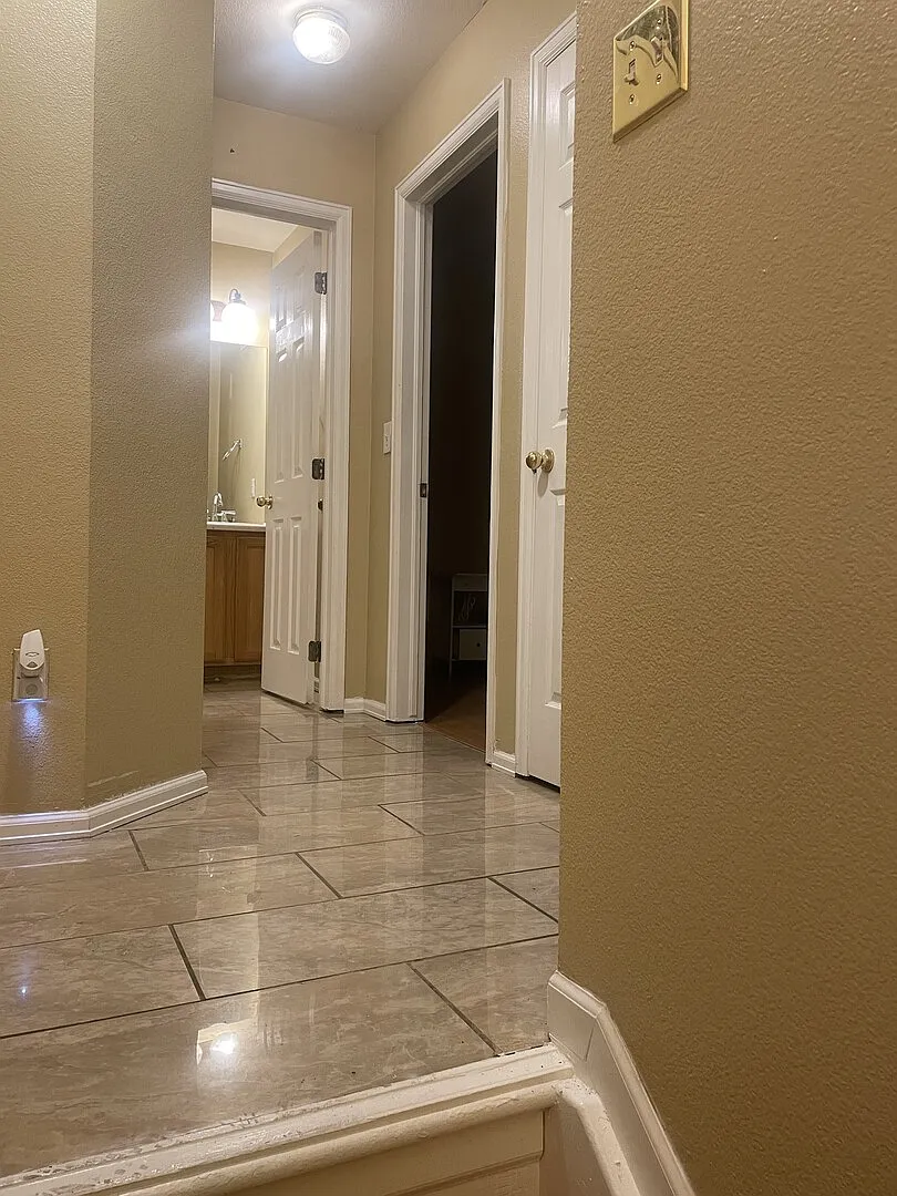 Charming Cozy Townhome — Photo 3