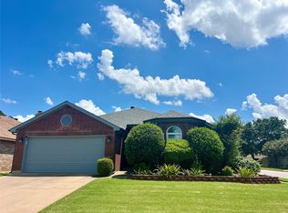 8700 Mystic Trl, Fort Worth, TX 76118