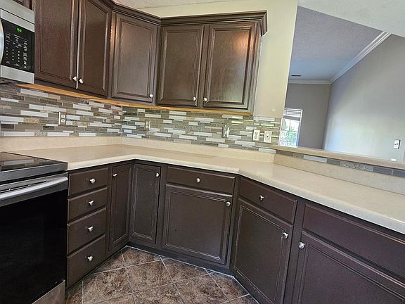 5th image of 2302 Lichfield Dr