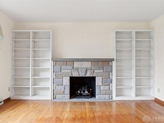 3rd image of 357 E Vine St