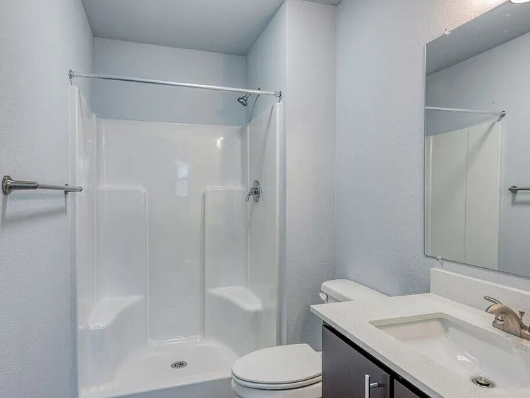 Queen Court Apartments — Photo 40