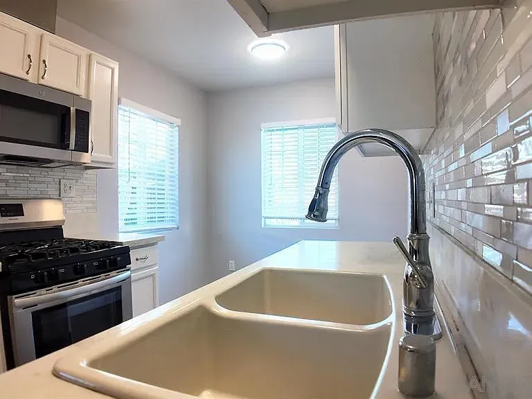 3934 1/2 Marine View Ave — Photo 16