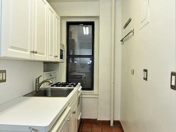 4th image of 221 E 76th St APT 1A