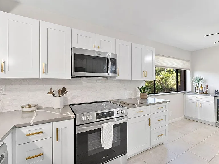 11230 Green Lake Dr #204 — Photo 5