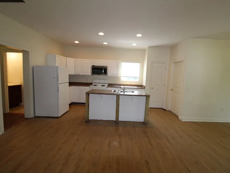 301 W Market St — Photo 13