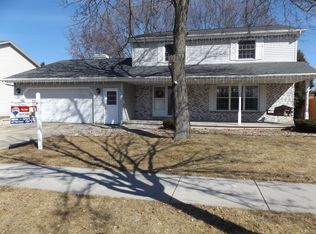 1640 W Cloverdale Dr, Appleton, WI 54914
