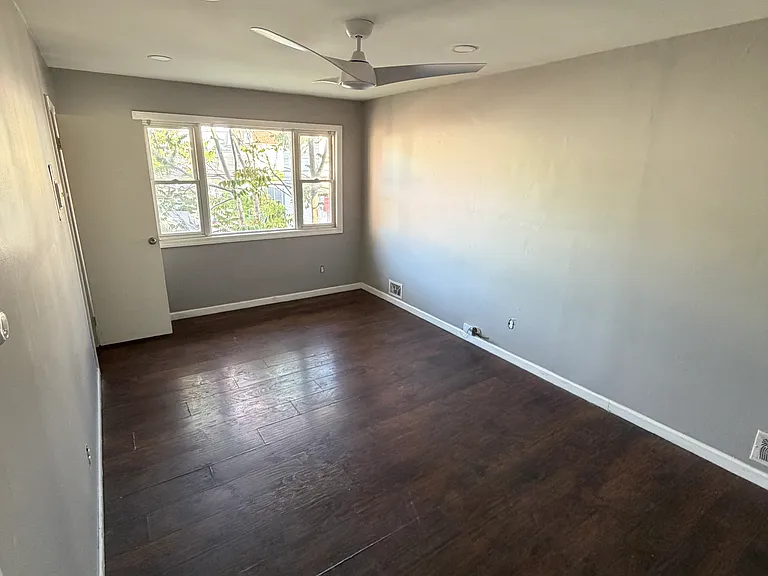 422-424 Jackson Ave #2L — Photo 5