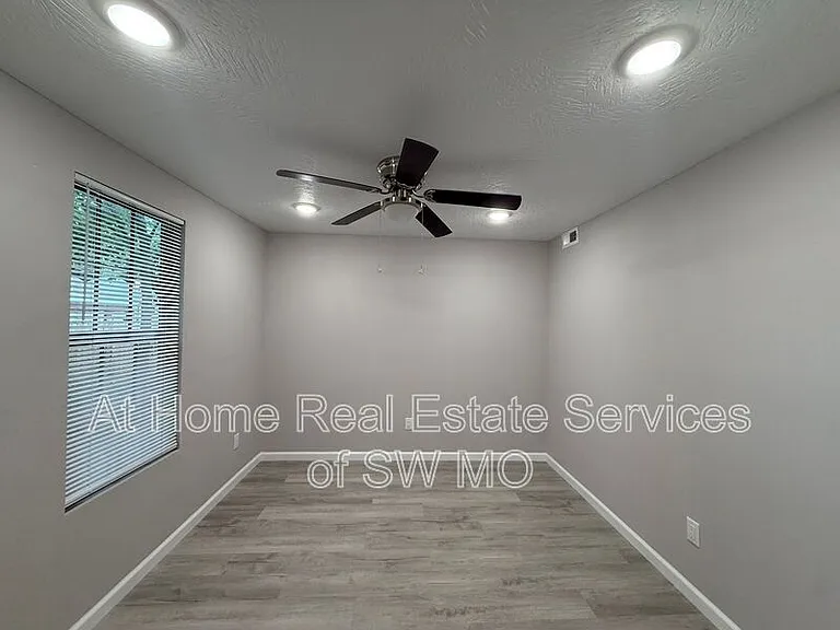 805 S Douglas Ave — Photo 11