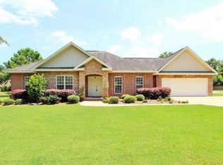 92 Oakleigh Dr, Wetumpka, AL 36092