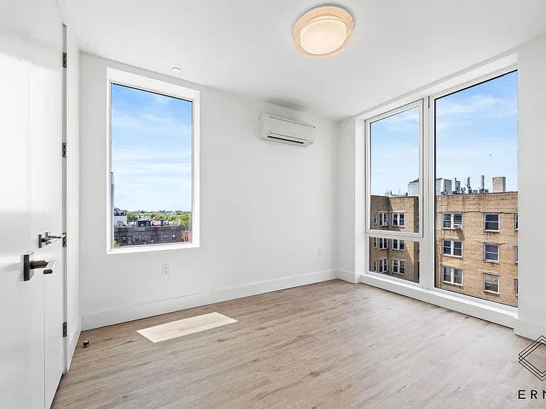 840 New York Ave #4R — Photo 6