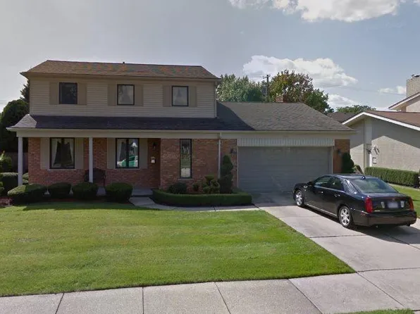 805 Moorland Dr, Grosse Pointe Woods, MI 48236