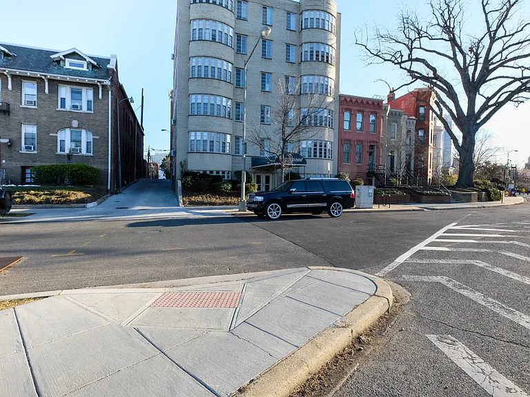 221 Constitution Ave NE #2 — Photo 8