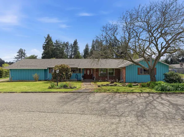105 W 17th St, Coquille, OR 97423