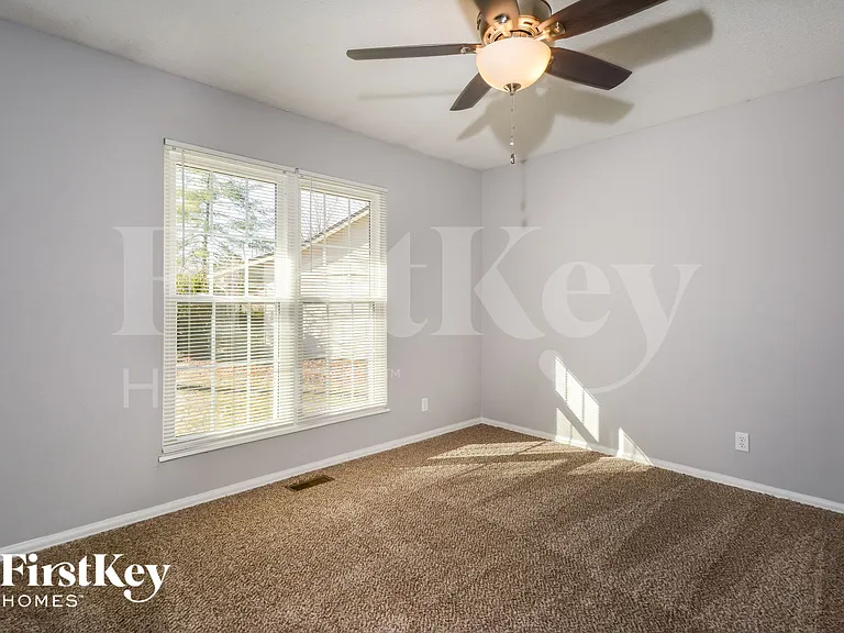 213 Hollyberry Ct — Photo 13