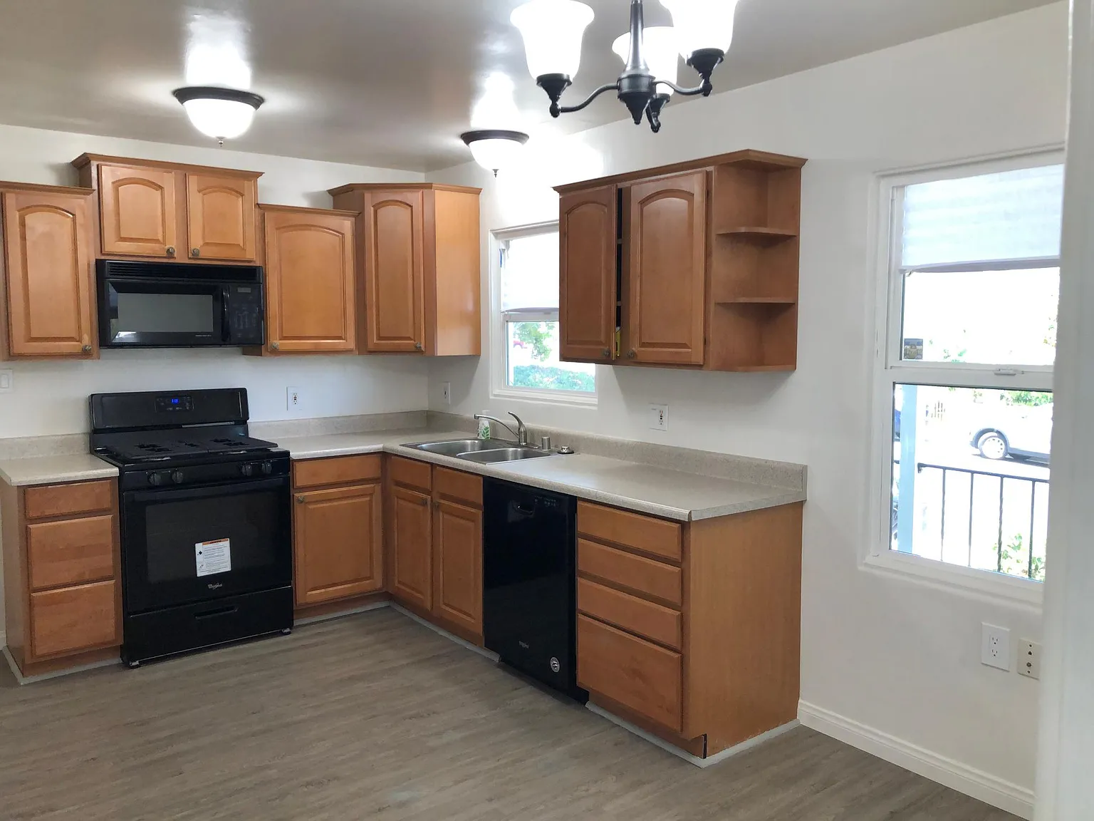 2 bed, 1100 sqft, $3,750 — Photo 2