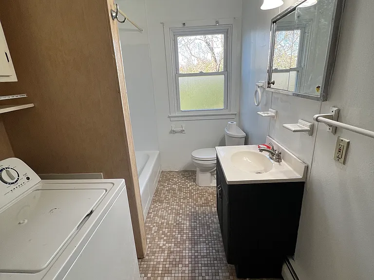 4 Madison Rd #B — Photo 6