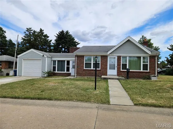 4001 Fawn Cir, Saint Louis, MO 63125