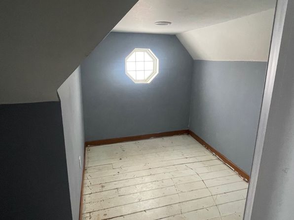 236 E Bridgeport St, White Hall, IL 62092