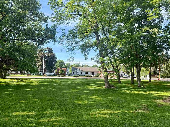 3rd image of LOT 1 10th St