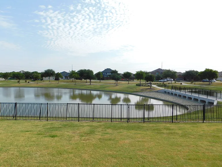 14904 Riverside Dr — Photo 35