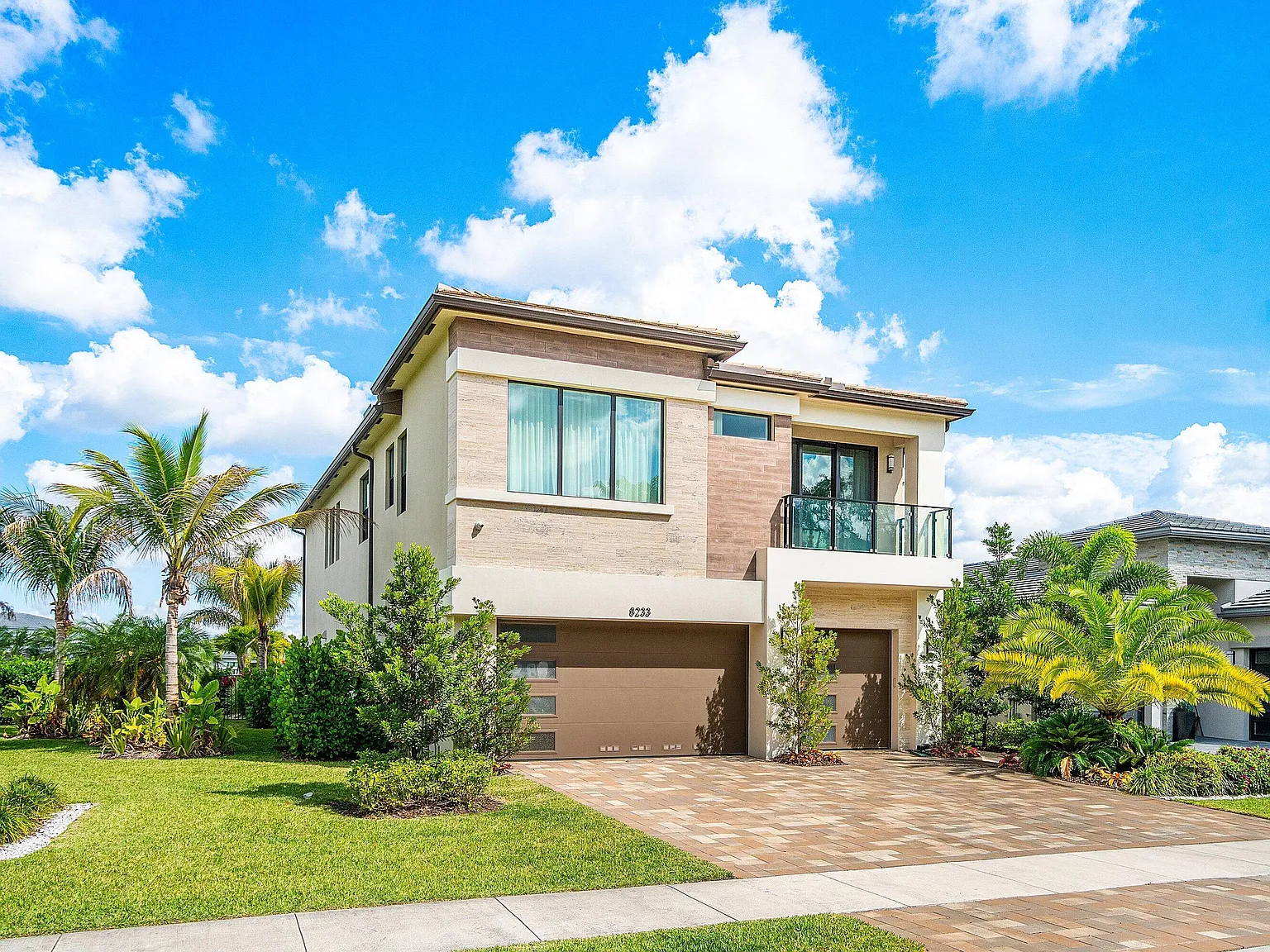 5 bed, 5.0 bath, 3687 sqft, $15,000 — Photo 3