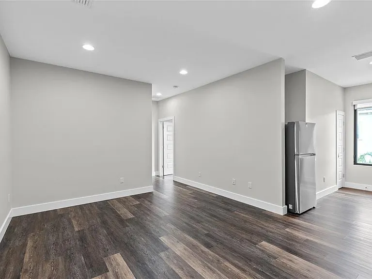 14105 Corrigan Ave #B — Photo 8