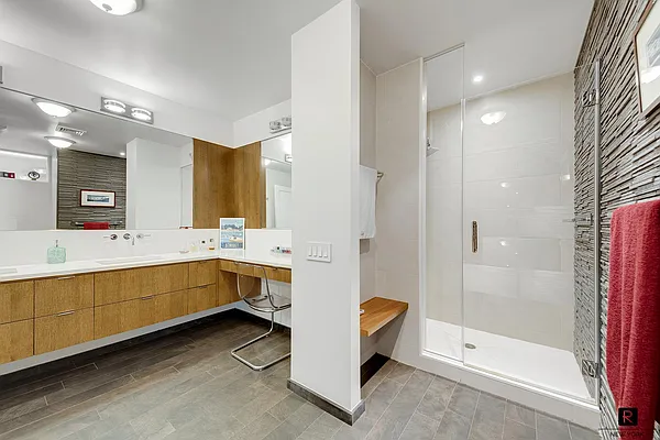 Sold by R New York | media 25