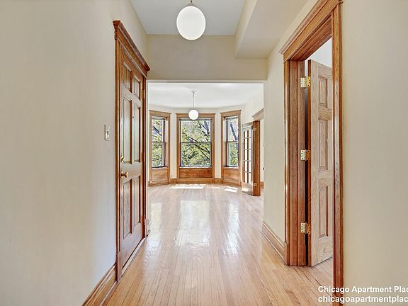 4th image of 854 W Waveland Ave APT 2