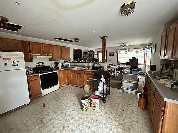 2nd image of 137 Lovers Ln