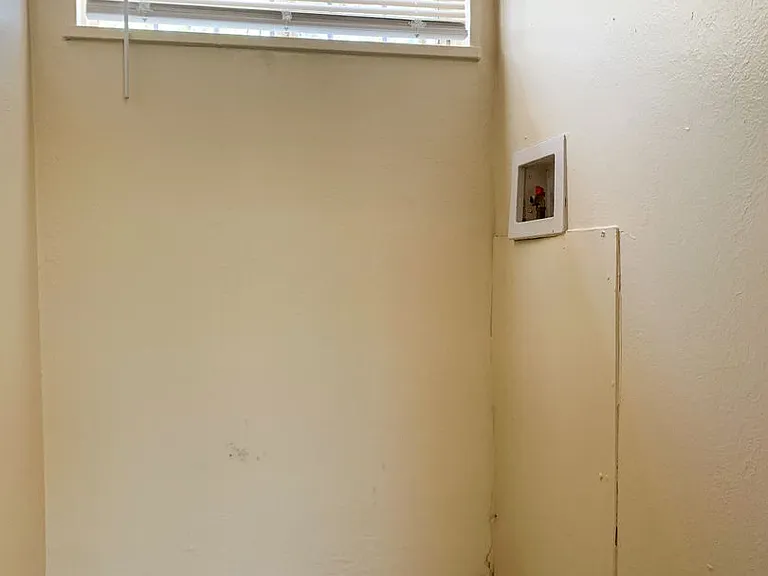One Bedrooms near VA Hospital — Photo 23