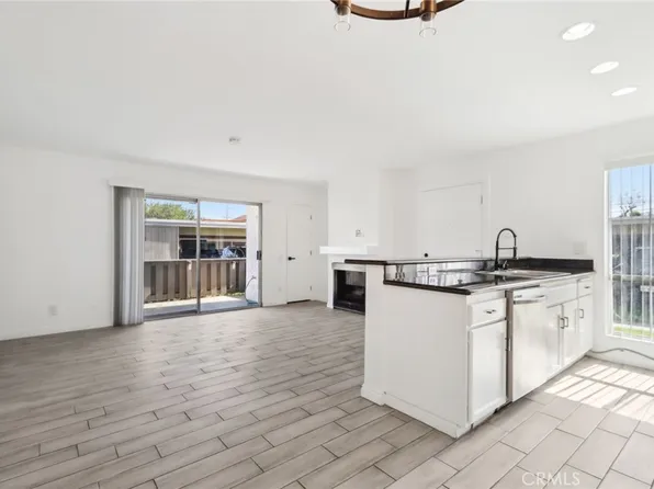 2827 S Fairview St Unit O, Santa Ana, CA 92704