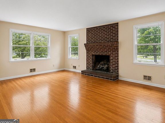 5th image of 5117 Lakewood Dr