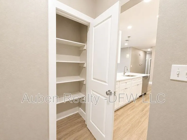 8006 Doreen Ave — Photo 9