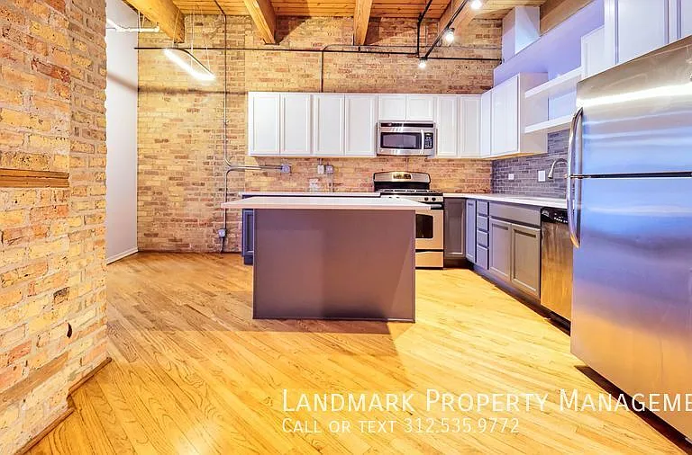 375 W Erie St #403 — Photo 6