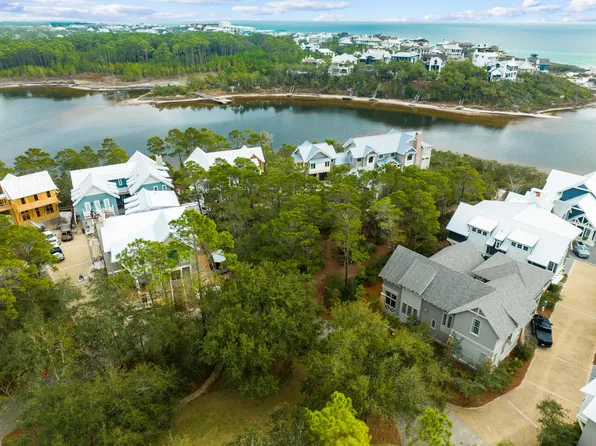 8-8 Sinclair Ln, Pt Washington, FL 32459