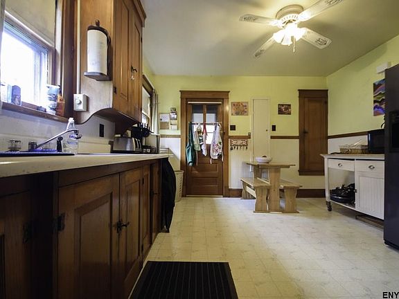 4th image of 27 Turner Pl