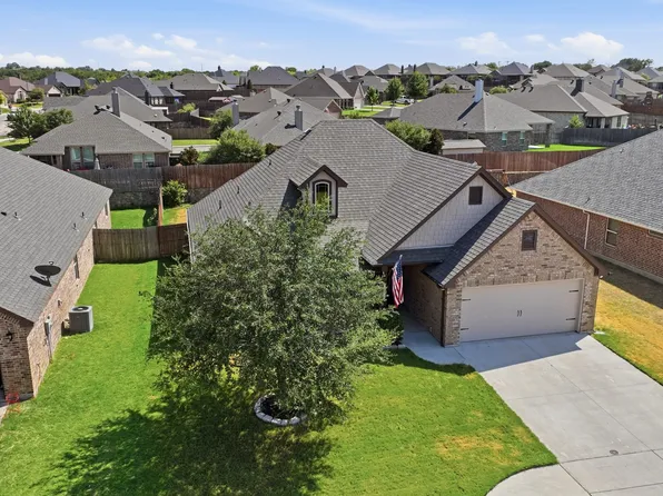1813 Town Creek Cir, Weatherford, TX 76086