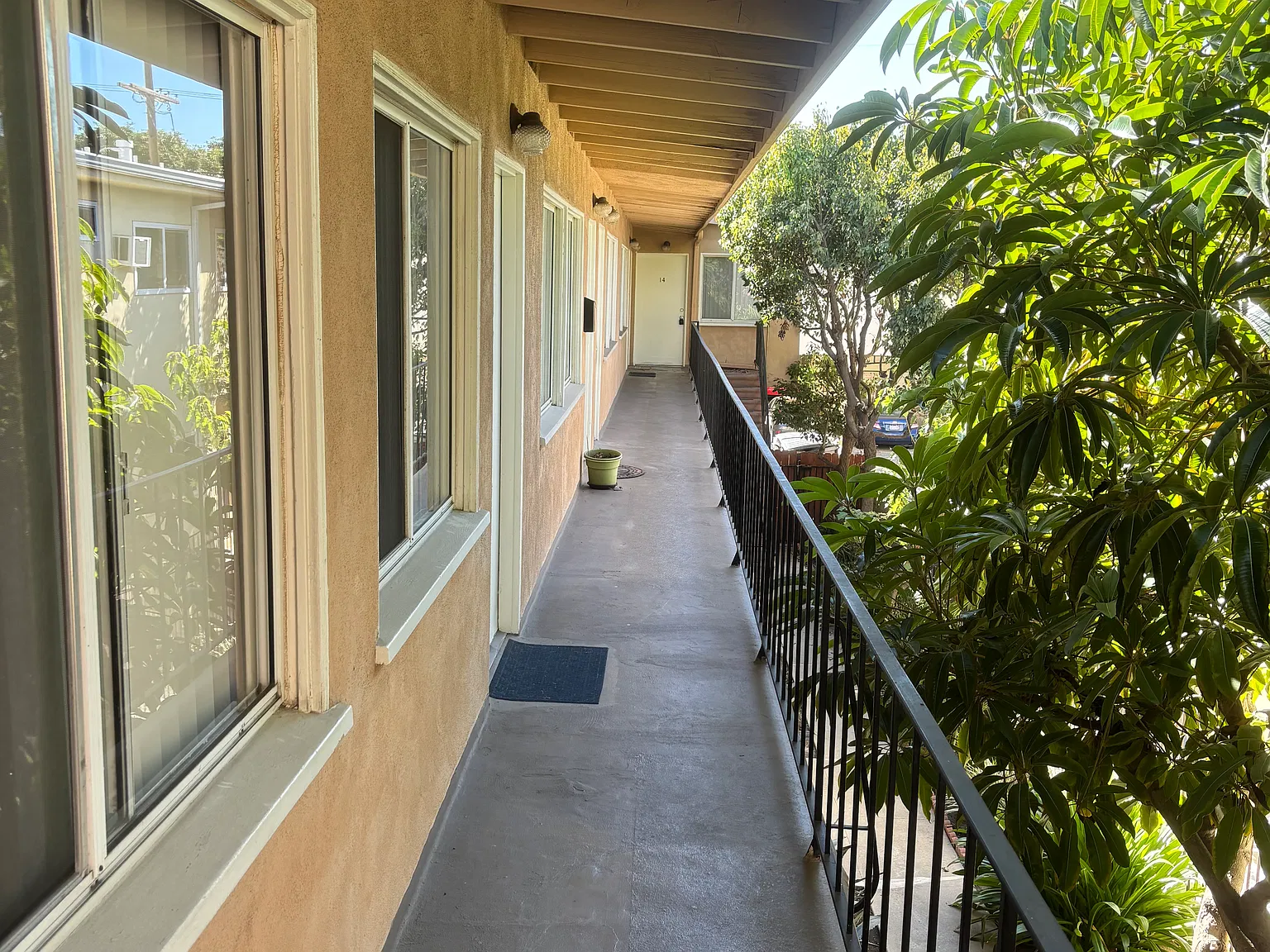 1 bed, 800 sqft, $2,050 — Photo 3