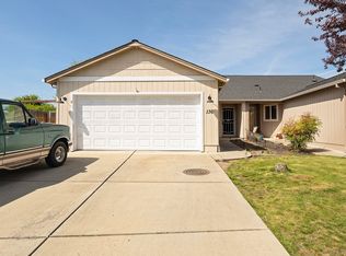136 Cottonwood Dr, Eagle Pt, OR 97524