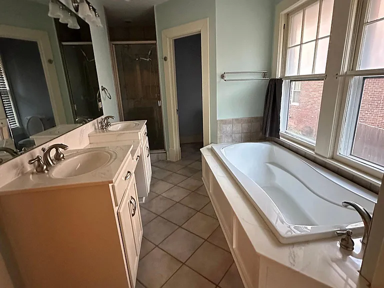 2108 Lombardy Cir — Photo 11