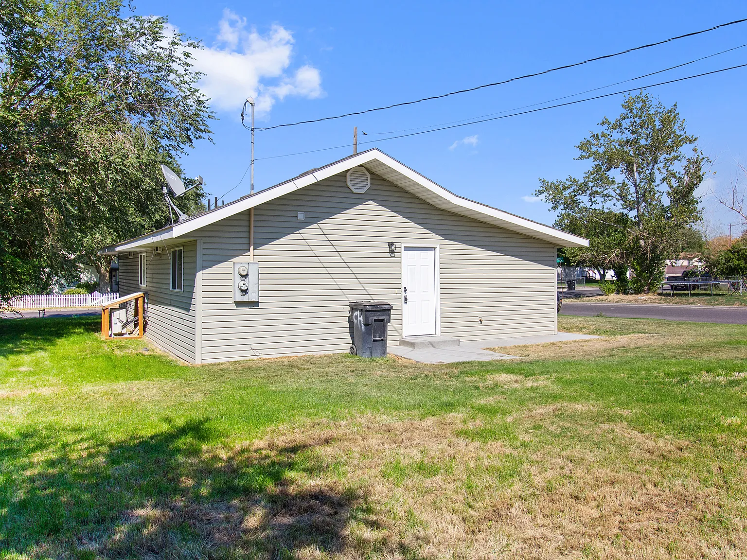 3 bed, 850 sqft, $1,350 — Photo 3