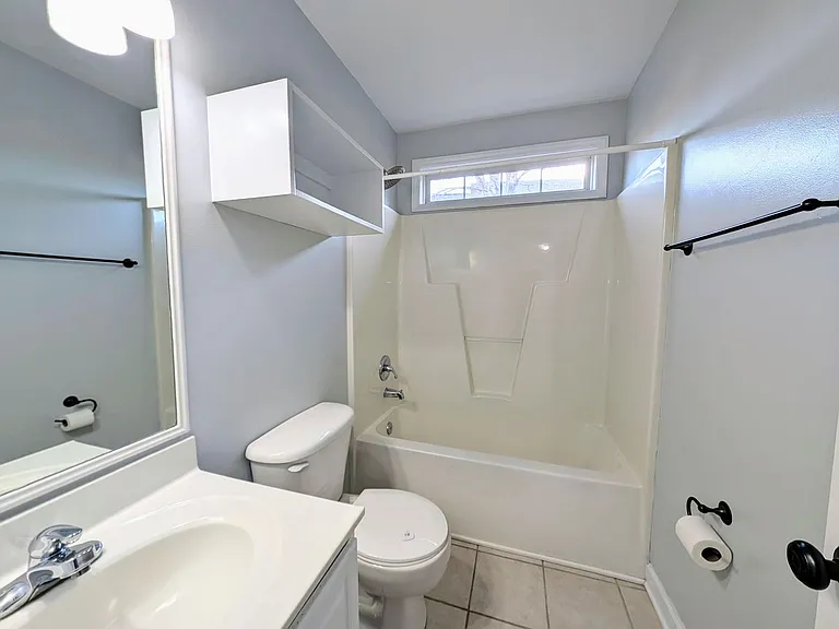 102 Cottage Ct — Photo 10