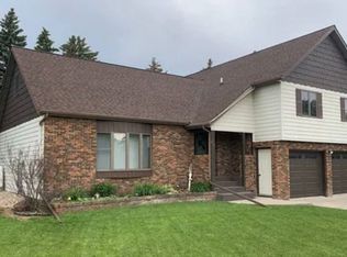 614 9th Ave NE, Rolla, ND 58367