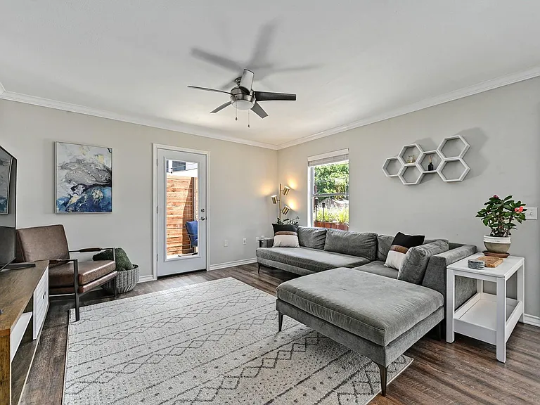 94 Robert T Martinez Jr St — Photo 2