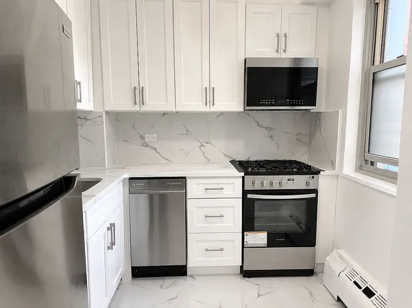 61-15 97th St #8D, Rego Park, NY 11374