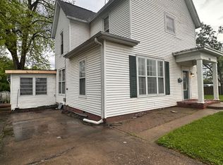 205 W Robinson St, Carmi, IL 62821
