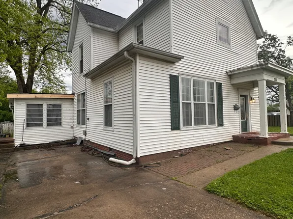 205 W Robinson St, Carmi, IL 62821