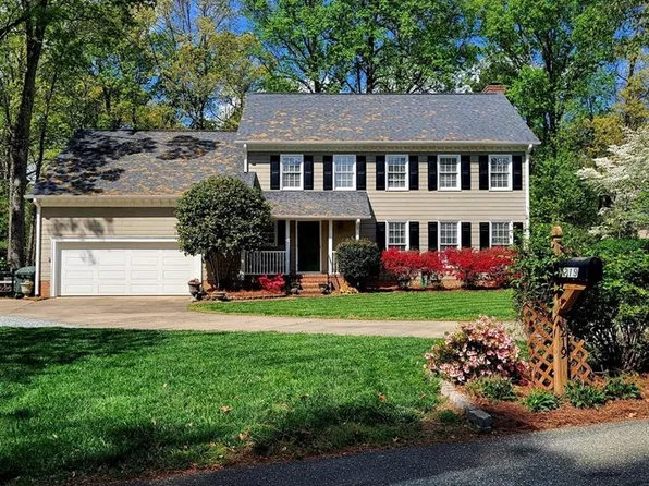 1219 Foxfire Dr, Greensboro, NC 27410