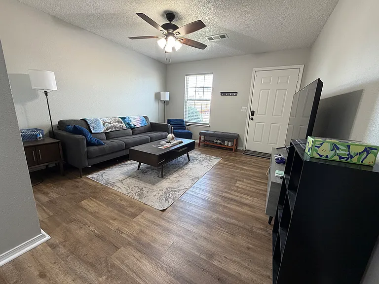 3405 SW Victoria Pl #1 — Photo 4